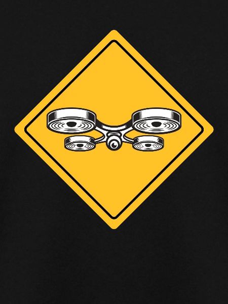Drohne mit Warnschild Drohnenflieger