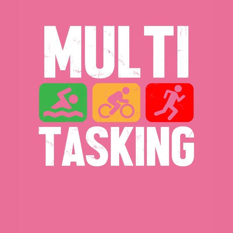 Vélo de natation multitâche triathlète en cours d'exécution