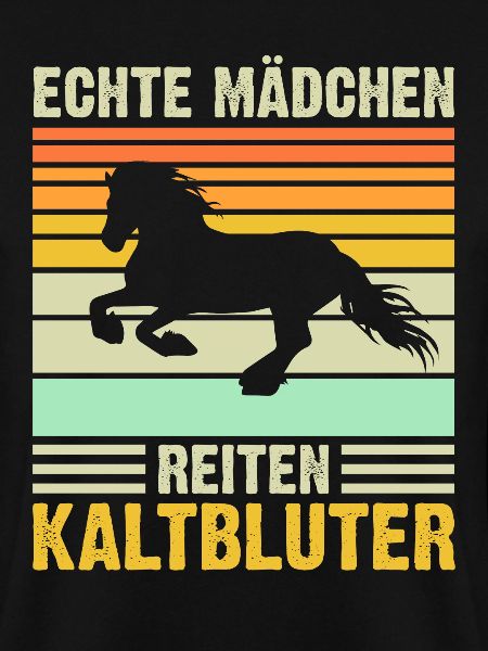 Echte Mädchen reiten Kaltblüter