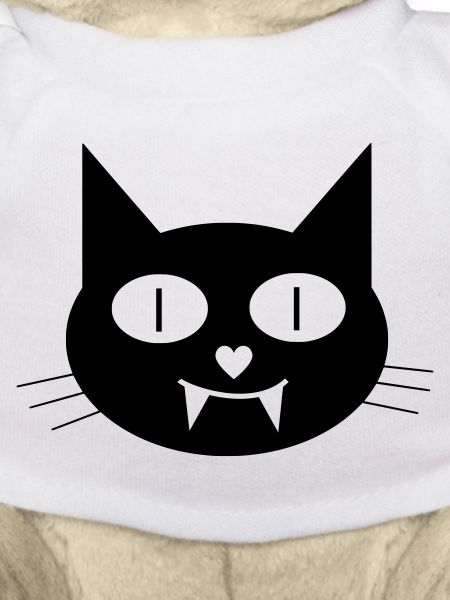 Halloween Vampir-Katze mit Eckzähnen