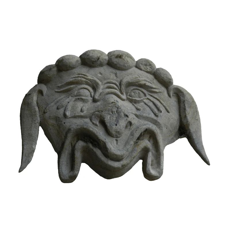 Masque de pierre souriant