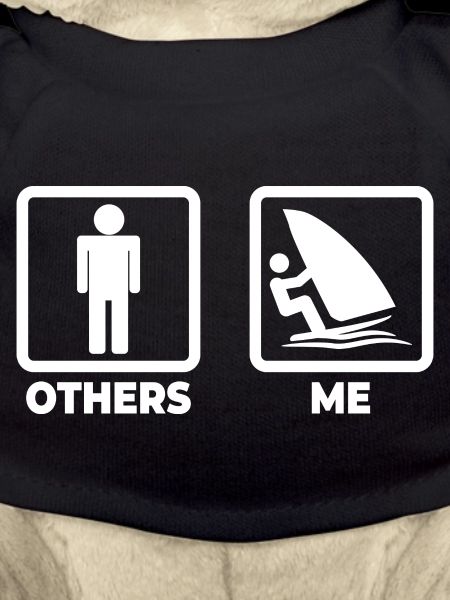 Lustiger Windsurfer