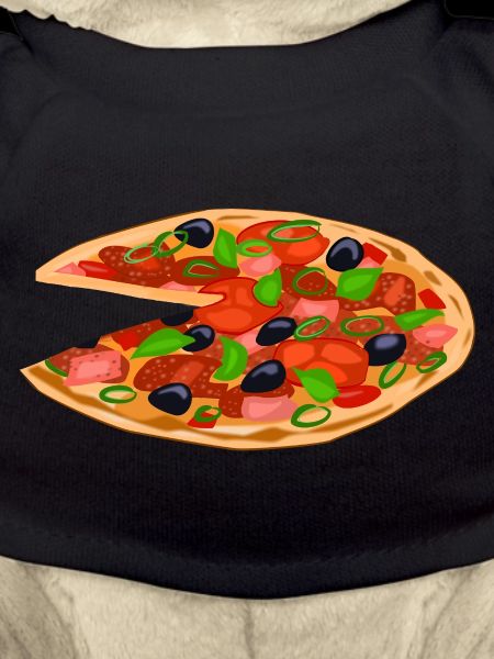 Eating pizza