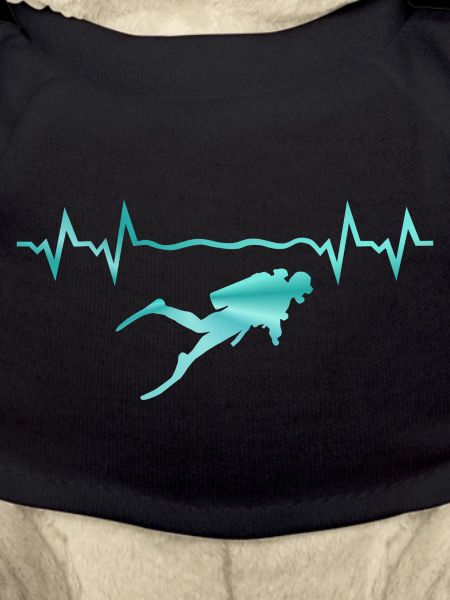 Divers with heartbeat, diving