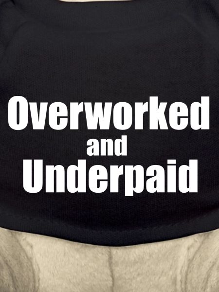 Surchargé de travail et sous-payé