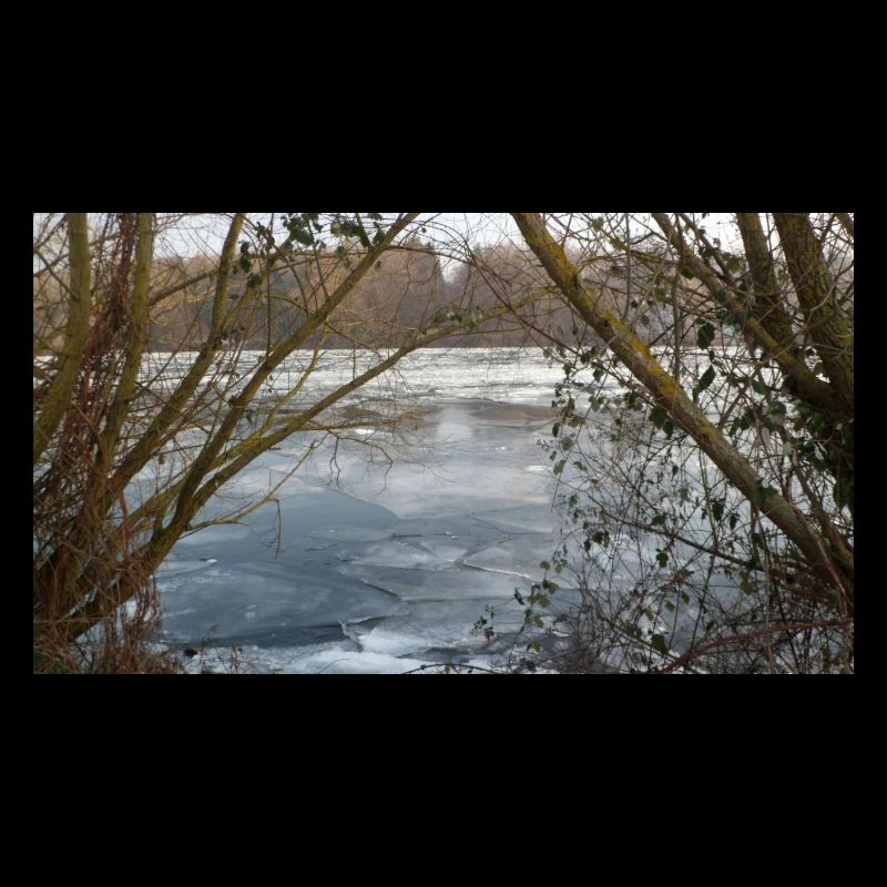 L’hiver au lac avec de la glace