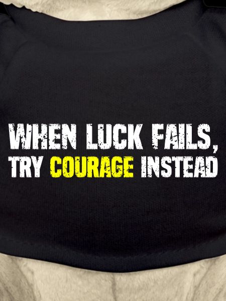 Courage Over Luck Typographie