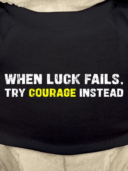 Courage Over Luck Typographie