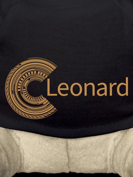 Pour Leonard