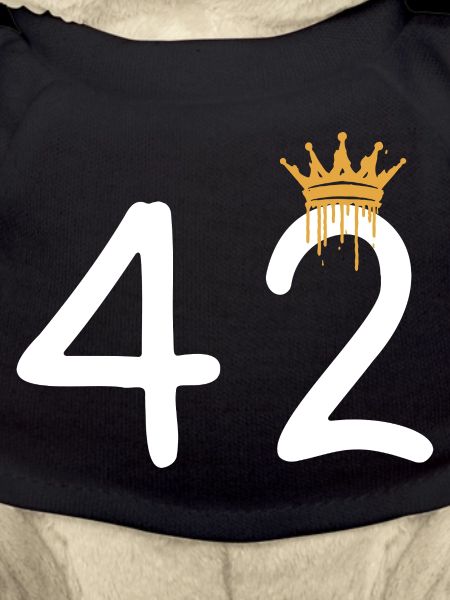 Graffiti number 42 with crown