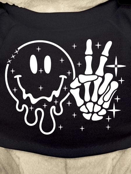 Smiley Skull Peace Hand