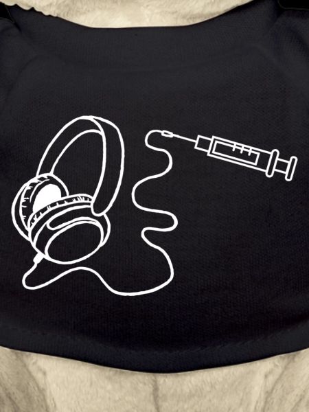 Battre dans l’oreille