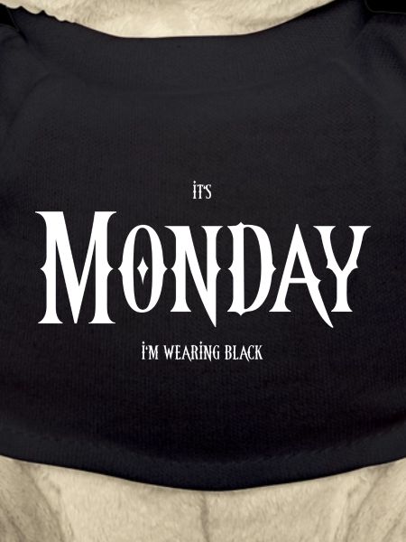 It's Monday I'm wearing black