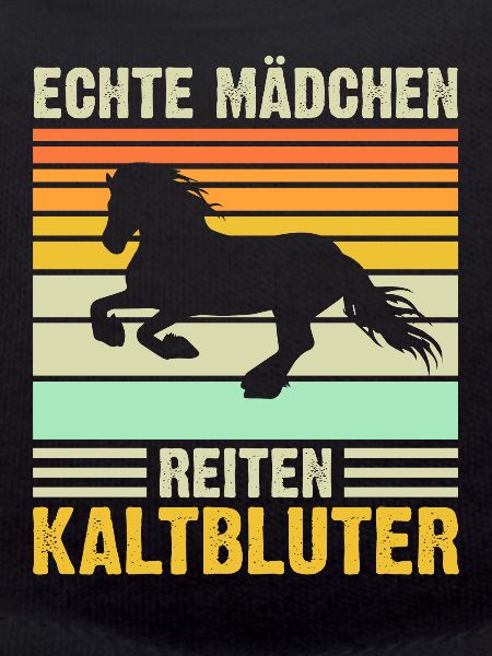 Echte Mädchen reiten Kaltblüter