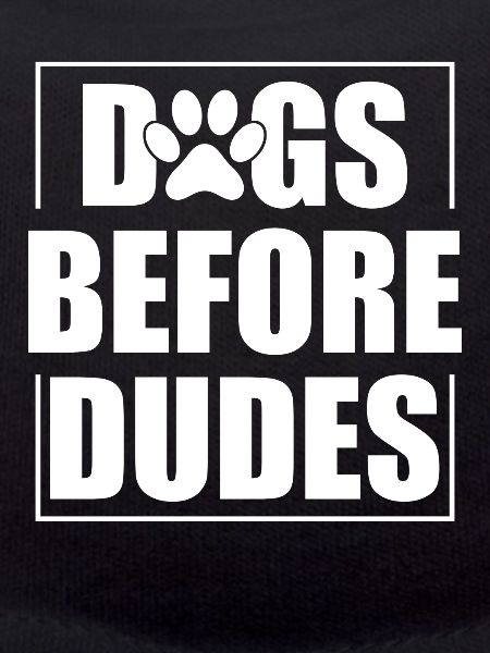 Chiens devant les gars