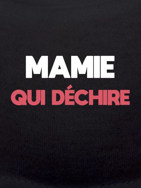 mamie qui déchire cadeau mamie