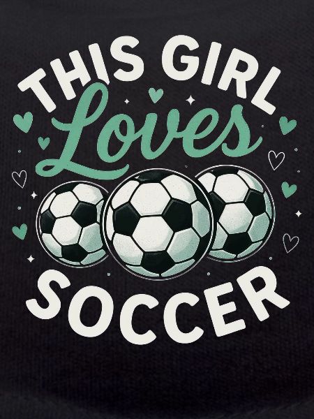 Cette fille aime le football
