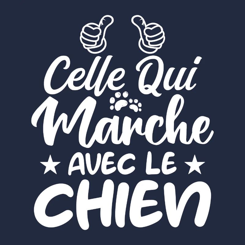 celle qui marche avec le chien