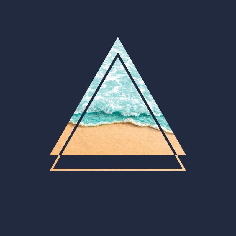 Océan - eau turquoise sur la plage de rêve, triangle