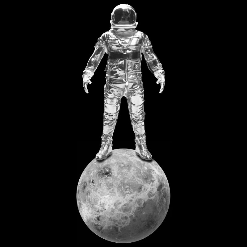 Astronaut steht auf dem Mond