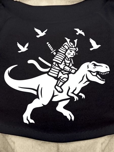 Samurai Katze reitet Dinosaurier