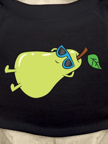 Pear - sunbathes with sunglasses