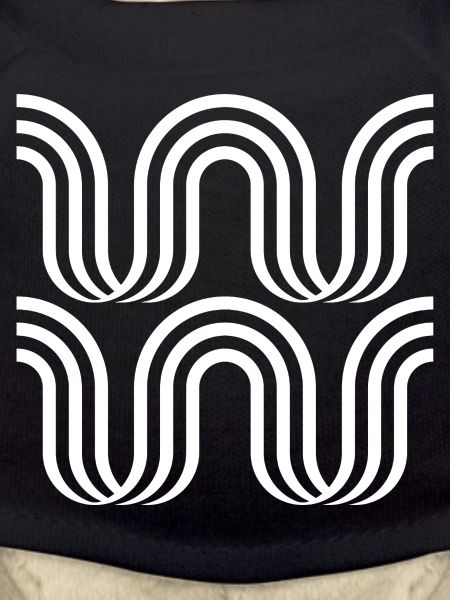 Monochrome Waves Embrace