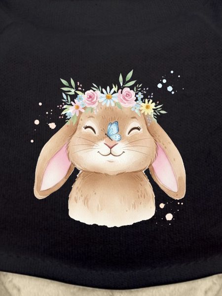 Lapin avec couronne de fleurs