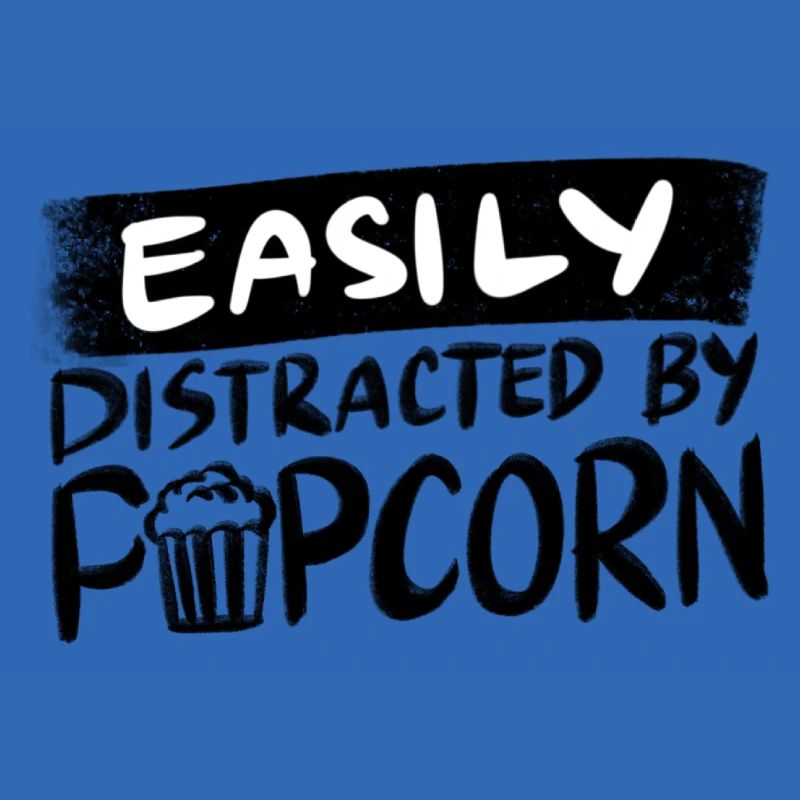 Distrait par le pop-corn mangeant du maïs