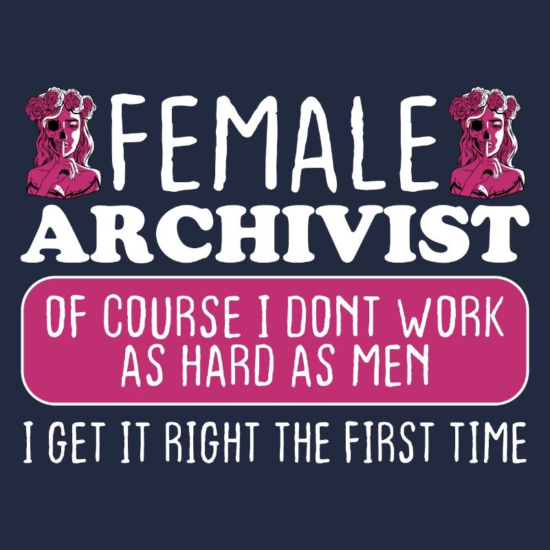 Une archiviste ajuste du premier coup