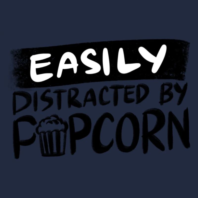 Distrait par le pop-corn mangeant du maïs