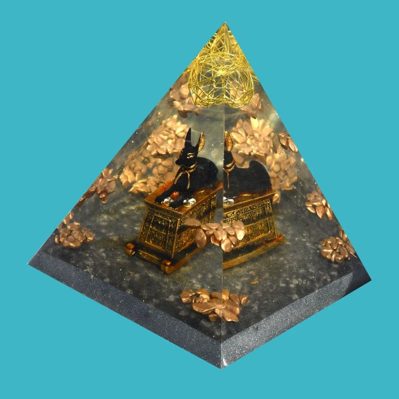 Anubis/ Podenco :-) Pyramide