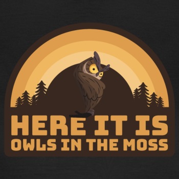 Here it is owls in the moss - T-skjorte for kvinner