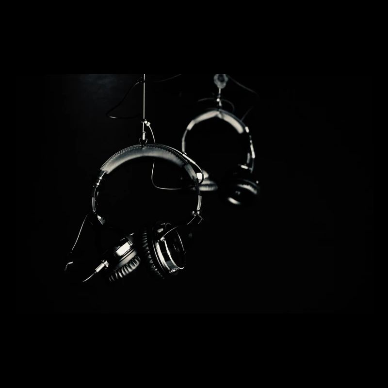 Des écouteurs dans le noir