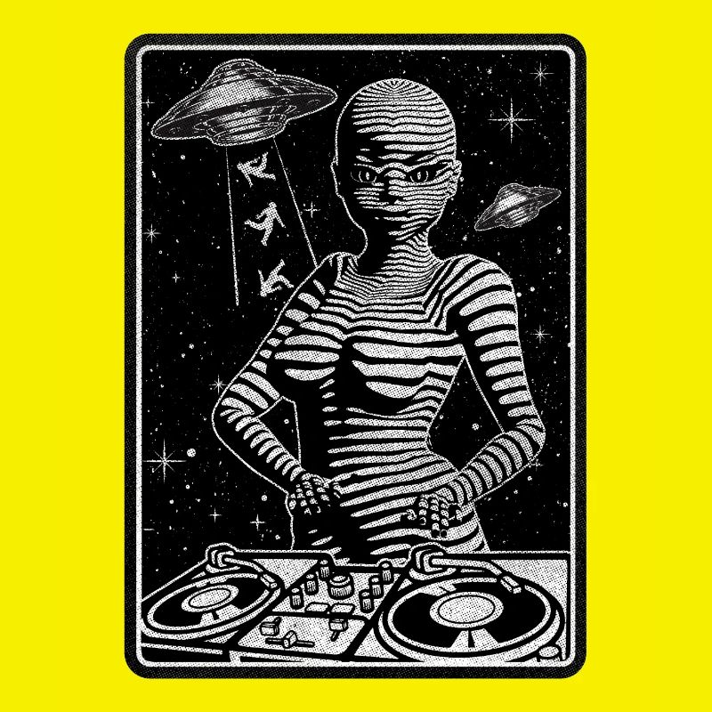GALACTIC DJ devant une table de mixage pour les mélomanes.