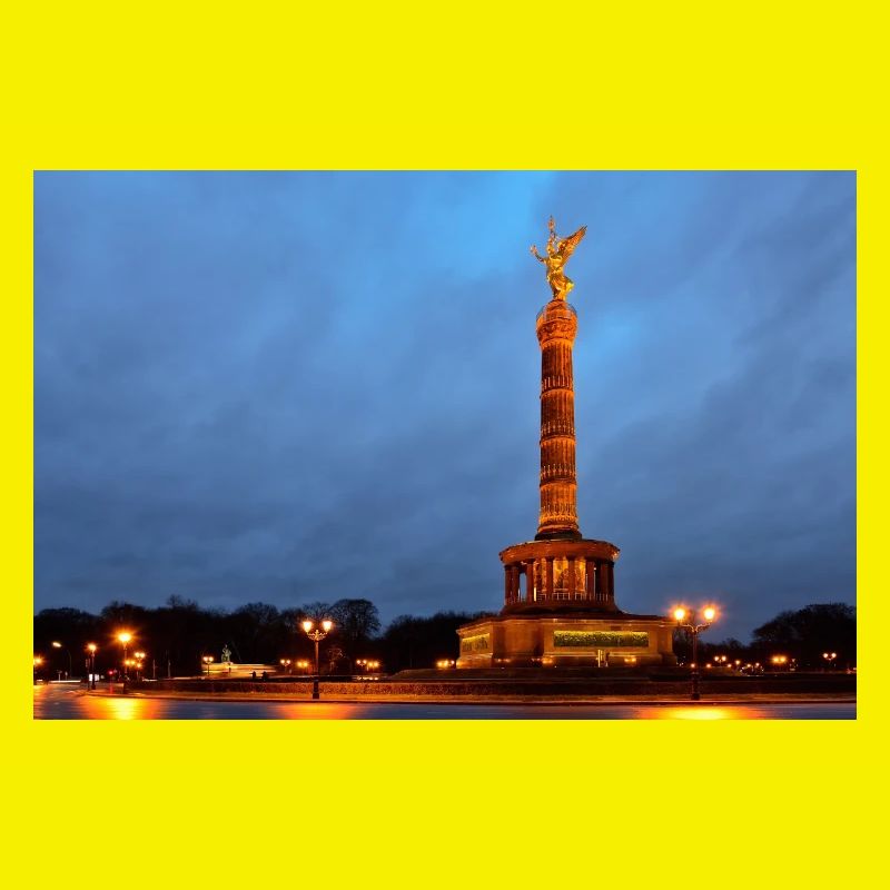 Berliner Siegessäule bei Einbruch der Dämmerung