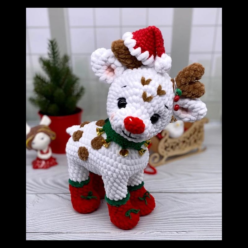 Knitted Christmas Reindeer