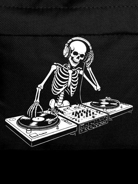 DJ Skeleton in Kopfhörern