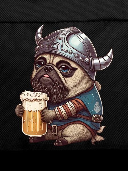 Mops im Wikinger-Modus