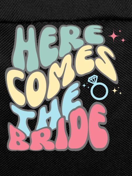 Here comes the bride-la mariée