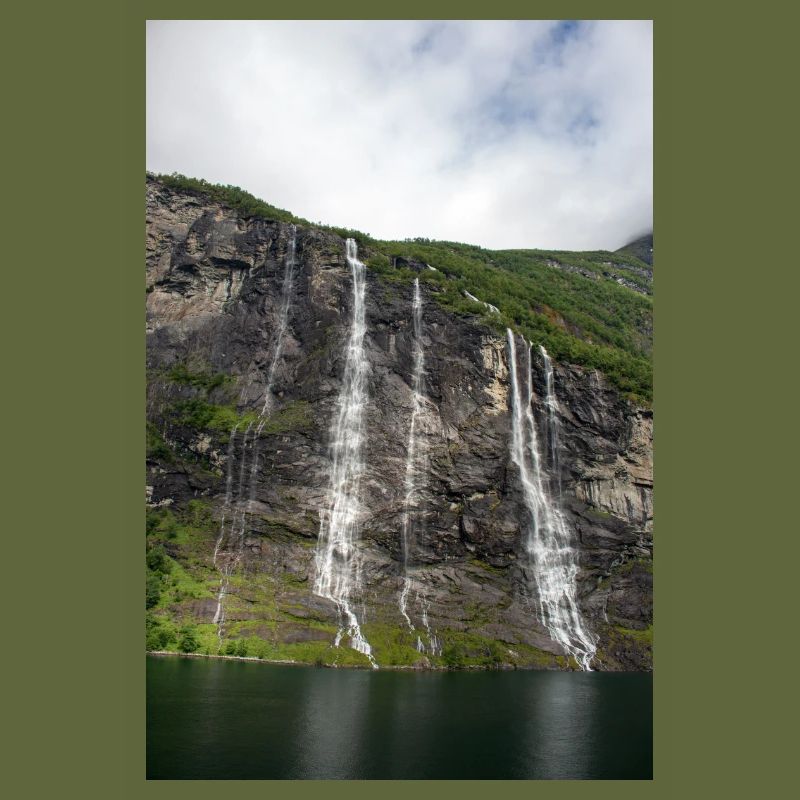 Cascade des Sept Sœurs dans les fjords de Geiranger