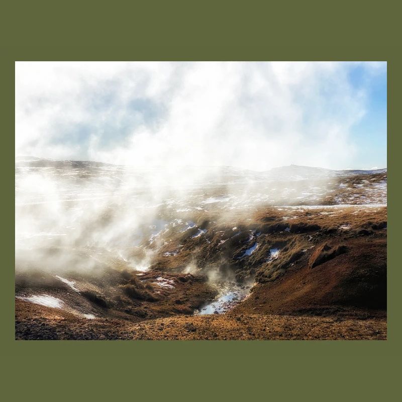 Wunderschöne, neblige Landschaft