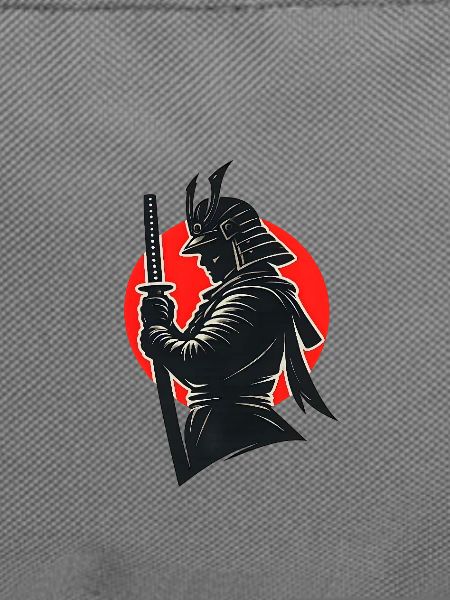 Samurai-Silhouette unter roter Sonne
