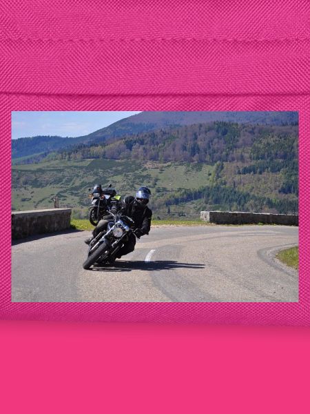 Motorrad liegt im Wind