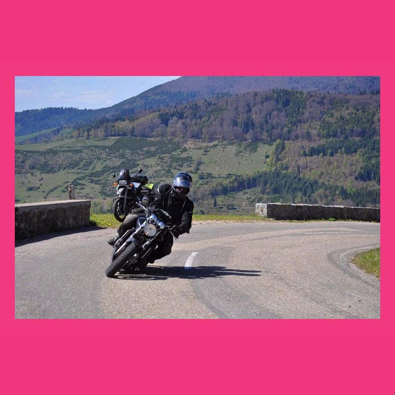 La moto se trouve dans le vent