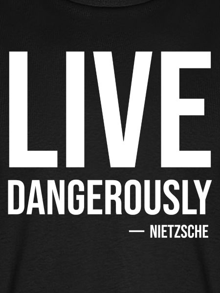 Live Dangerously Nietzsche Zitat-Tee