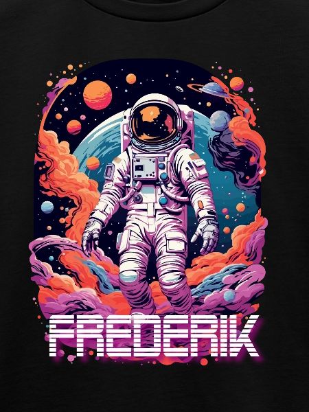 FREDERIK - Kaunis pojan nimi astronautin kanssa
