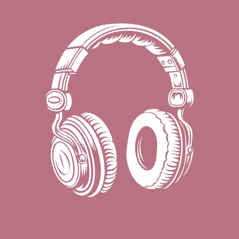 Chat mignon avec des écouteurs - écouter de la musique