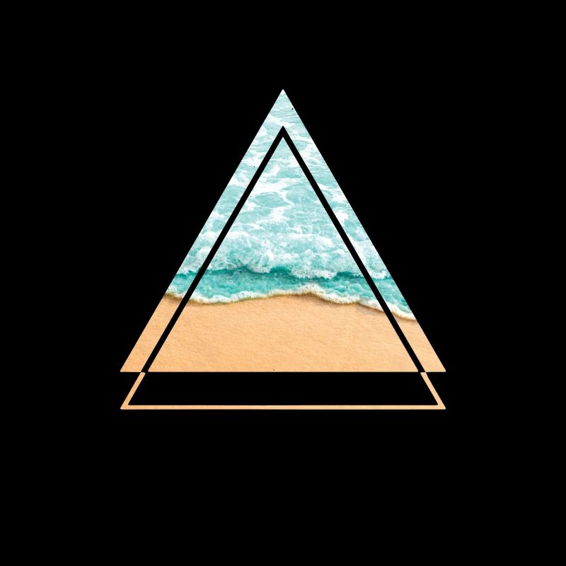 Océan - eau turquoise sur la plage de rêve, triangle