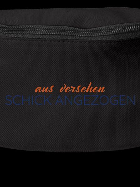 Aus Versehen schick angezogen – Statement